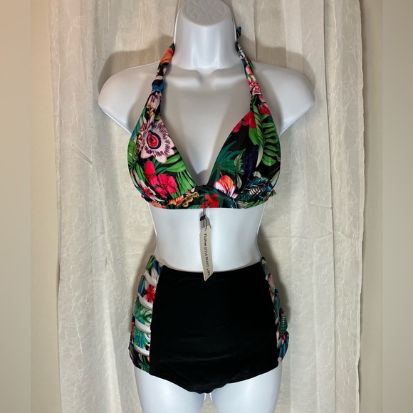 Bikini Swimsuit Size Large -2 Piece - Lattice Bottoms - Picture 5 of 10